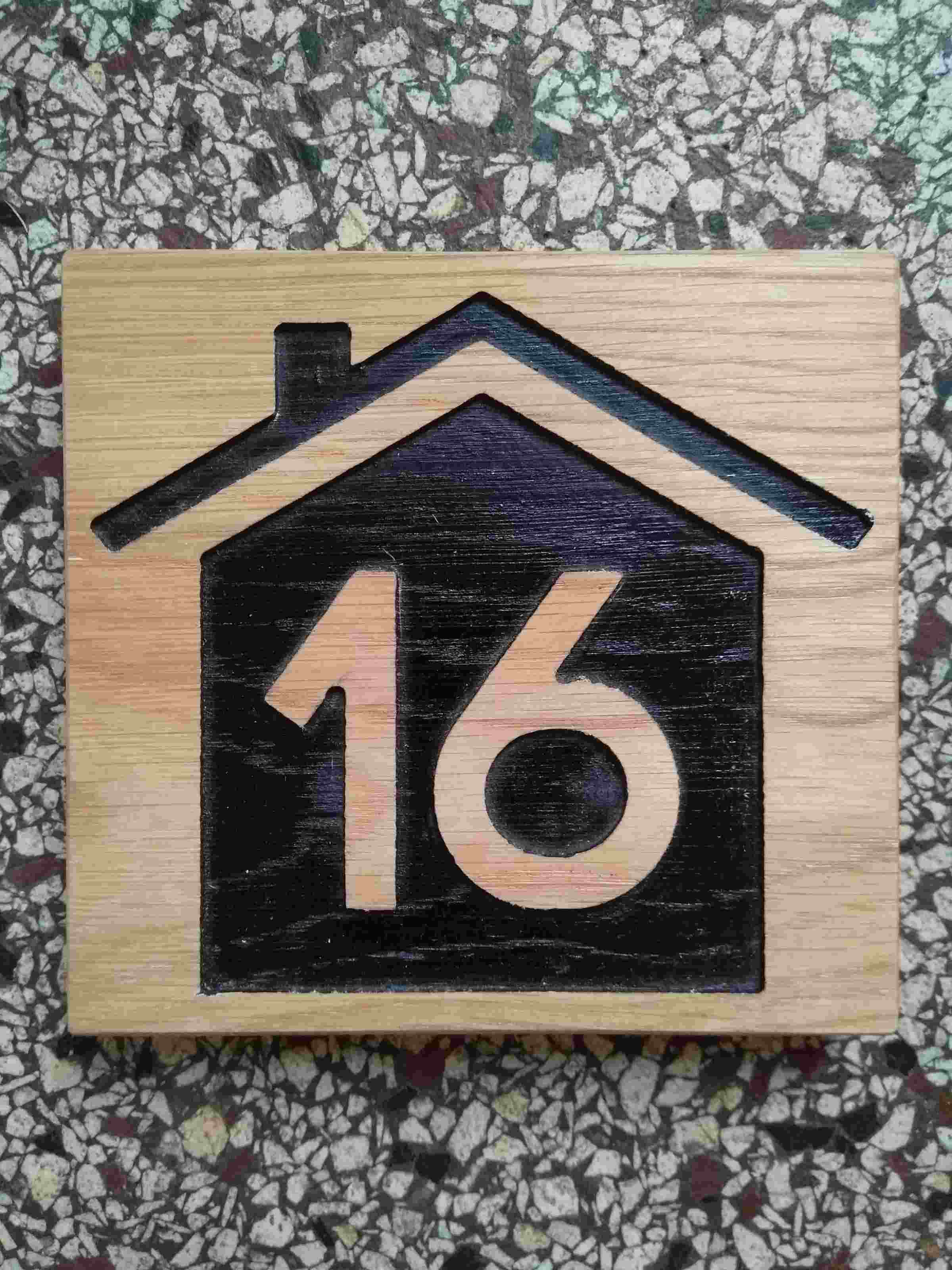 Naambordjes en Huisnummers van hout